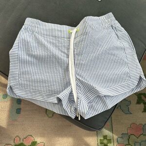 Vineyard vines performance shorts size small